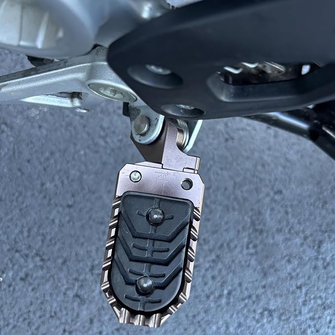 Motorcycle Foot Pegs Footpegs Rest Pedal Replacement for BMW F750GS F850GS R1200GS R1250GS R1300GS Aluminum Footrest Pedals with Built-in Spring (sliver)