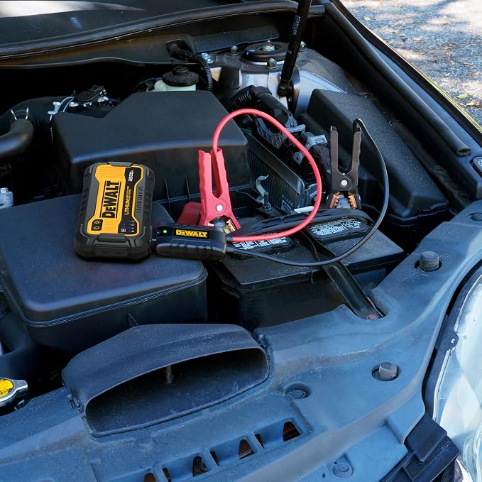 : DEWALT DXAELJ25 2500 Peak Amp Portable Lithium Jump Starter with USB-C (25W, 60W in/Out) and USB-A (15W)