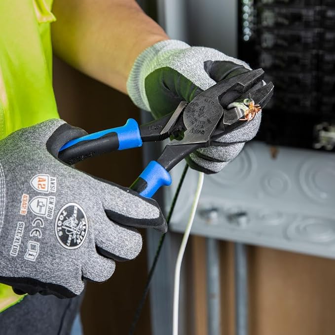 Klein Tools Linemans Pliers, Ratcheting Screwdriver, Side Cutter 9-Inch, 11-in-1 Multi Tool