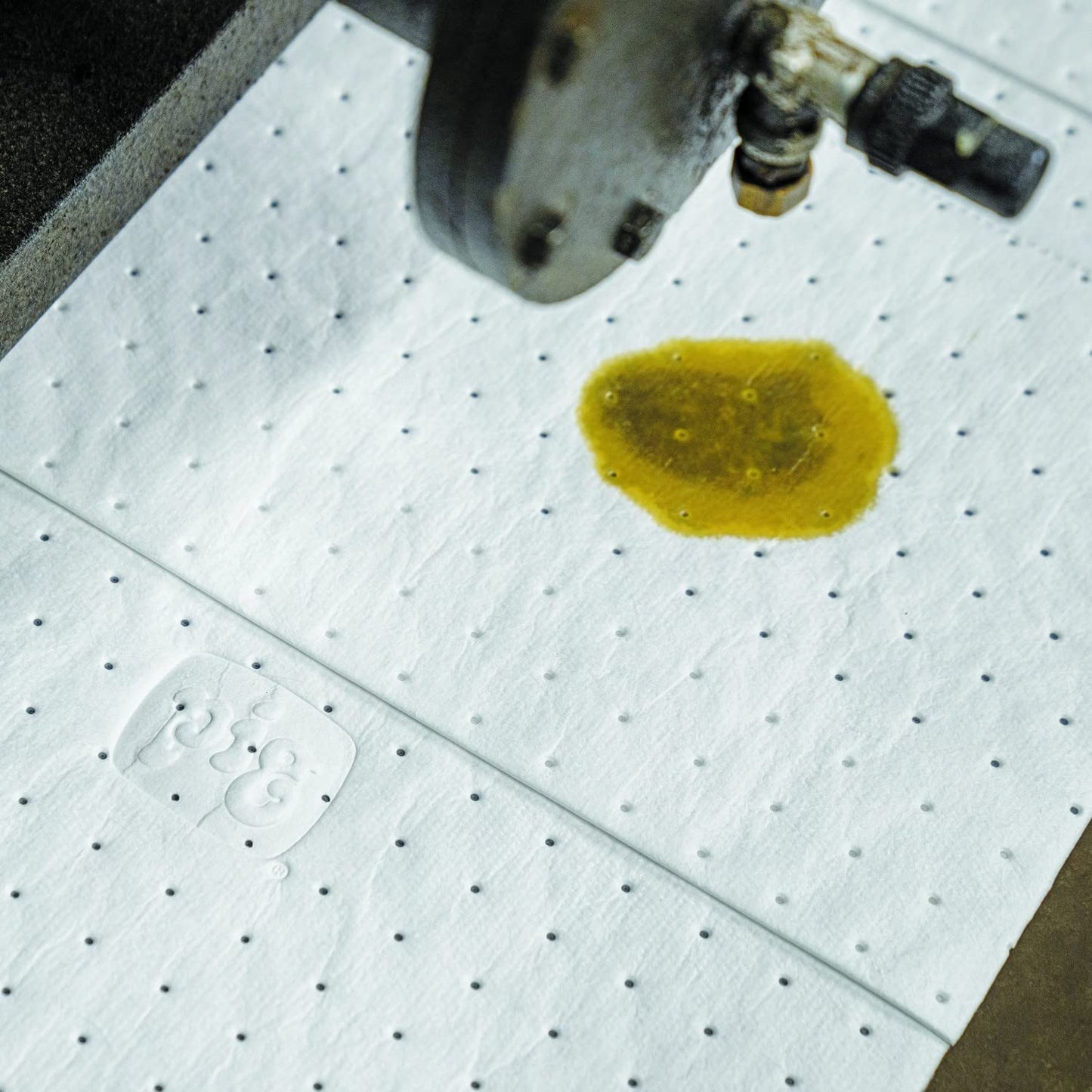 New Pig Oil Mat - Oil-Only Absorbent Mat Pads - 50 Pads per Bag - 30" x 30" Pads - Absorbs up to 85 Ounces per Pad - MAT426