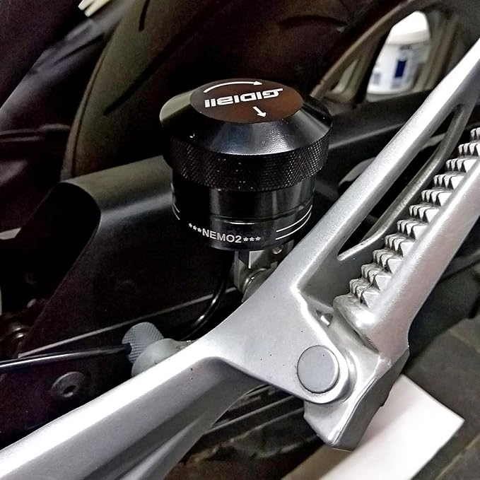Universal Motorcycle Chain Oiler Lubricator Oiler Auto Hand Control Motorbike Oil Cup Part (Black)